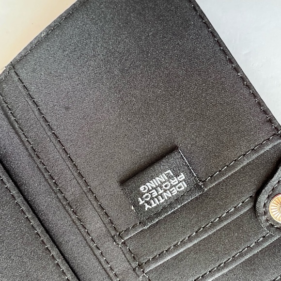 NWT TAHARI RFID WALLET ORGANIZER CLUTCH CASE - Picture 5 of 15